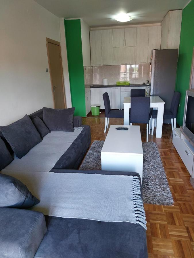 Ferienwohnung Oaza Mira + Free Parking Novi Sad Exterior foto
